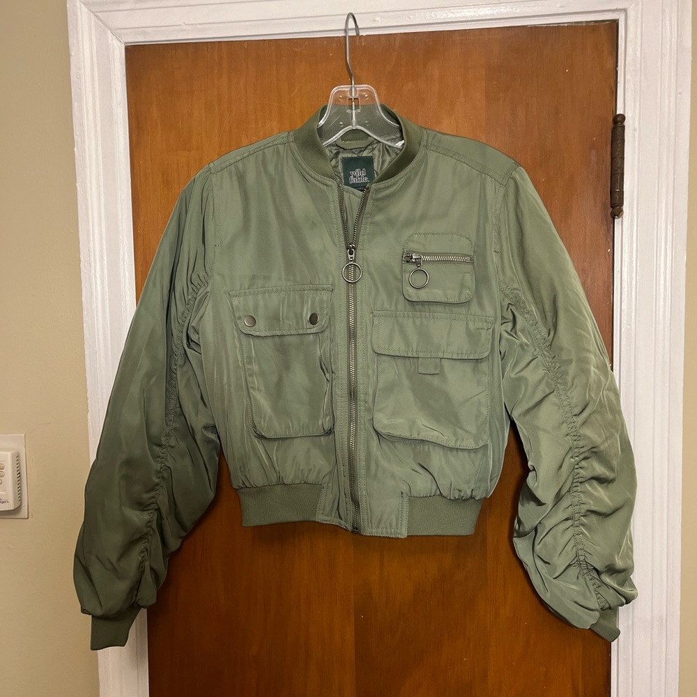 NEW.  Wild Fable Cargo Utility Cropped Bomber army green Jacket. XXS